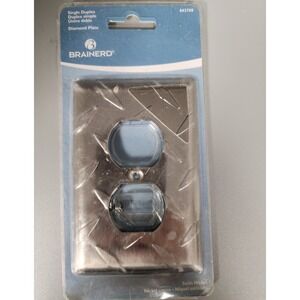 Brainerd Diamond Plate Single Decorator Electric Outlet‎  Wall Plate  662708